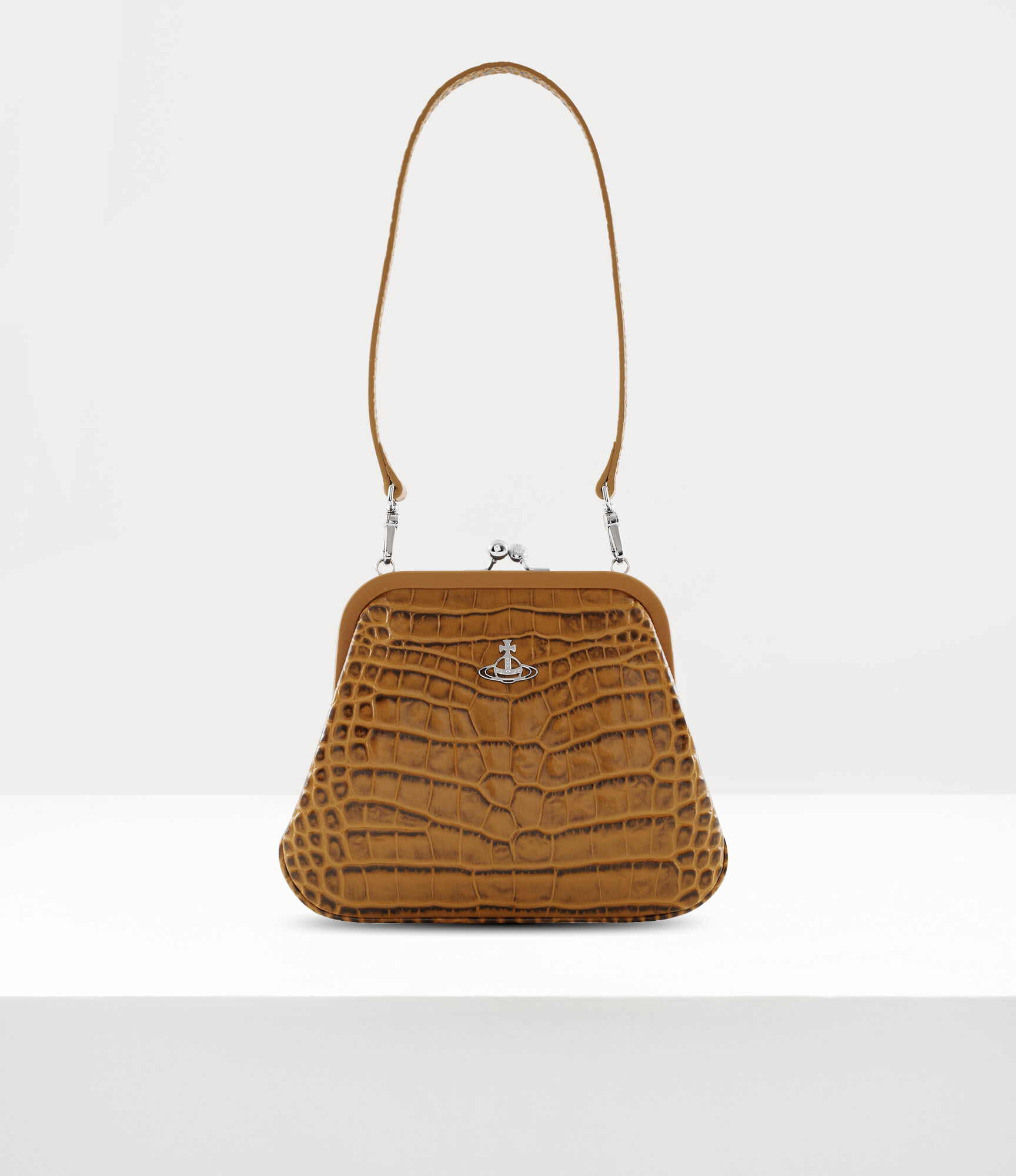 Vivienne's Clutch  large image number 1