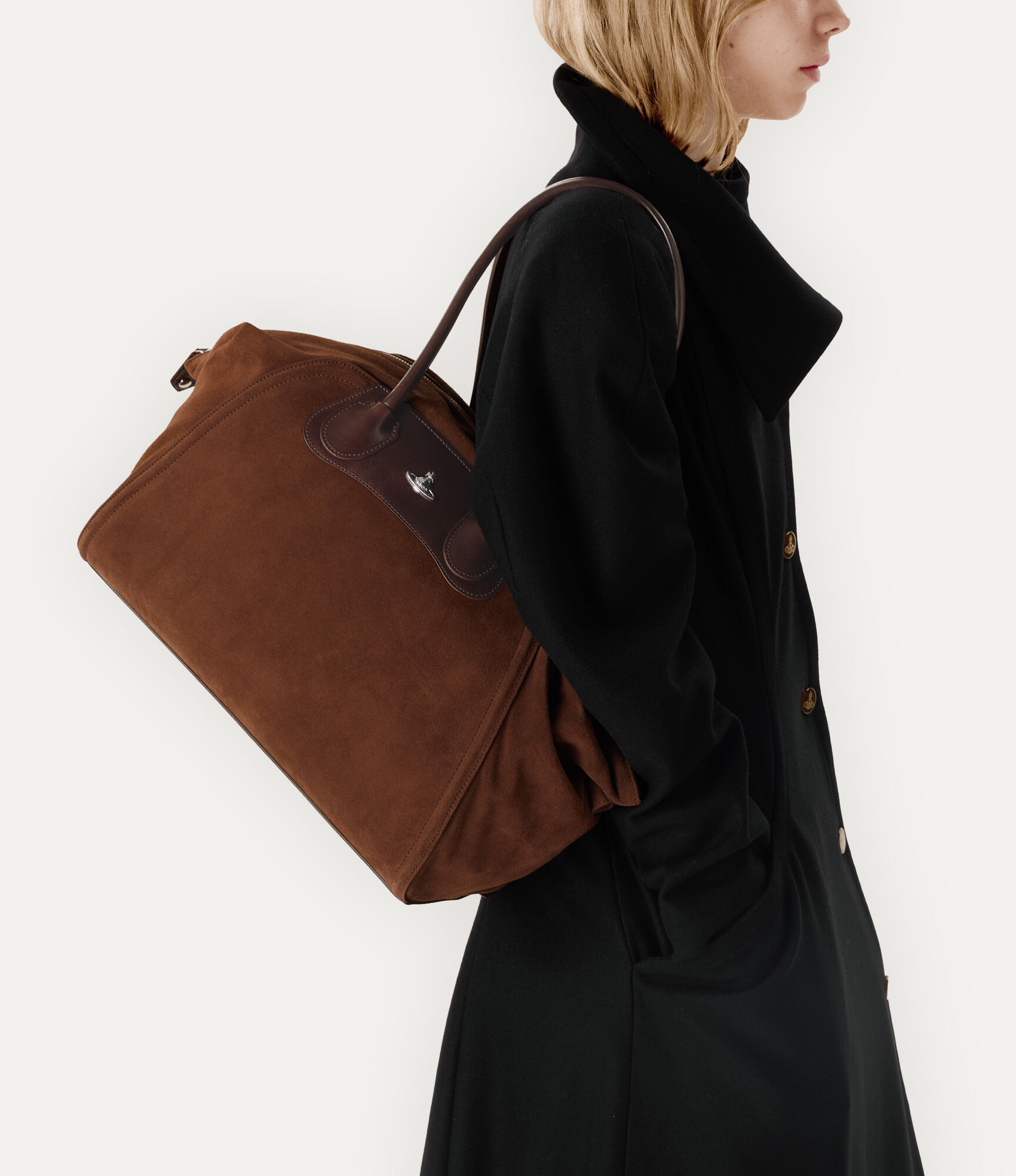 Shirley Holdall en MARRON-CHOCOLAT Vivienne Westwood® - Main Image