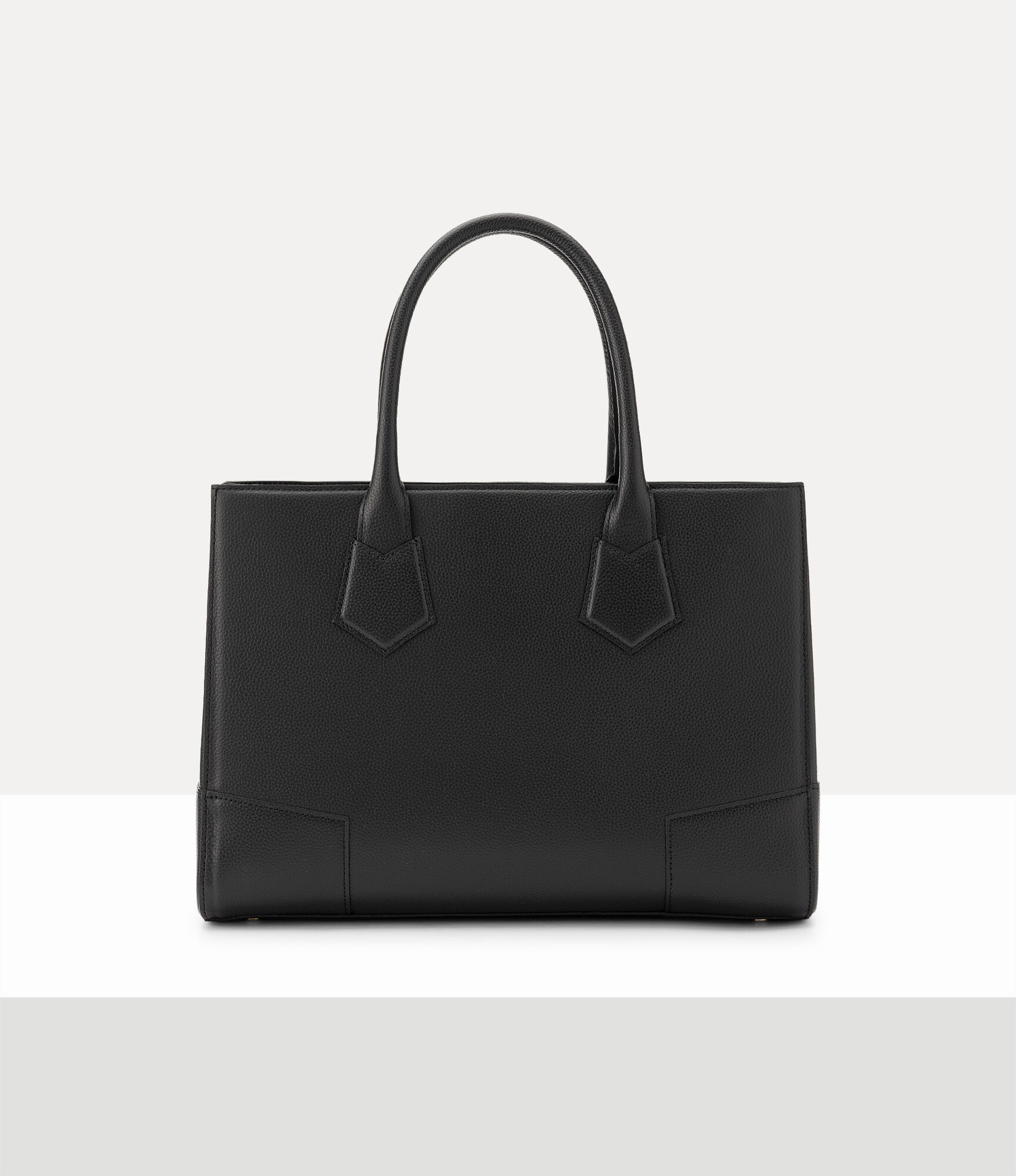 Executive Square ミディアム トート - ブラック | Vivienne Westwood® Executive Square ミディアム トート - ブラック | Vivienne Westwood®
