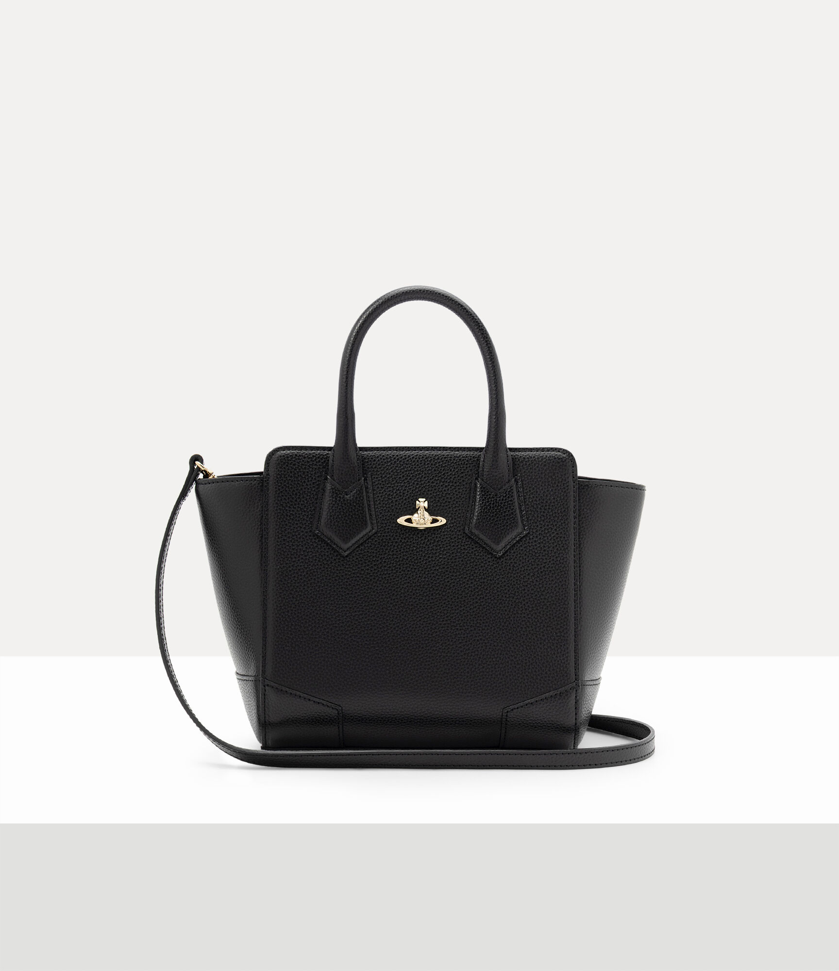 【良品】VivienneWestwood トートバッグ セミショルダーバッグ Executive ミディアム トート - ブラック | Vivienne Westwood®