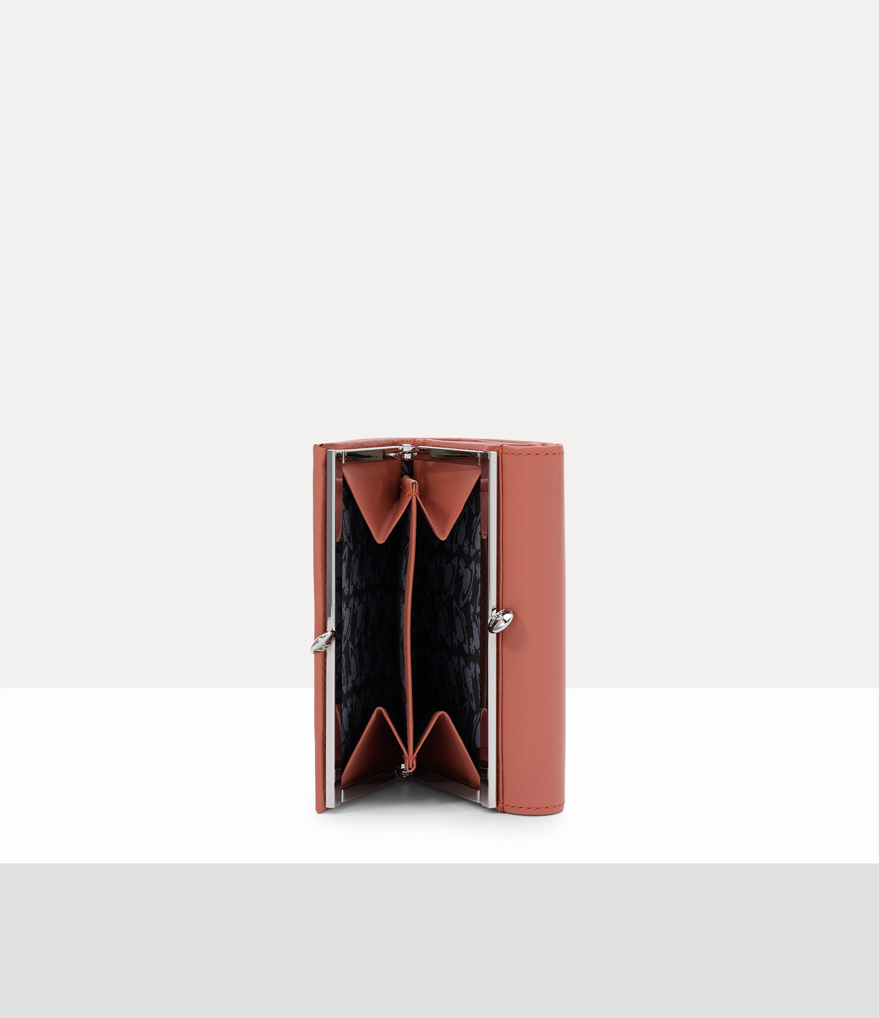 Vintage Orb Clasp Trifold Wallet  large image number 3