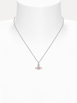 Reina Pendant Necklace