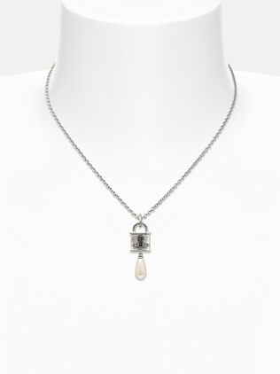 Celestia Small Pendant Necklace 