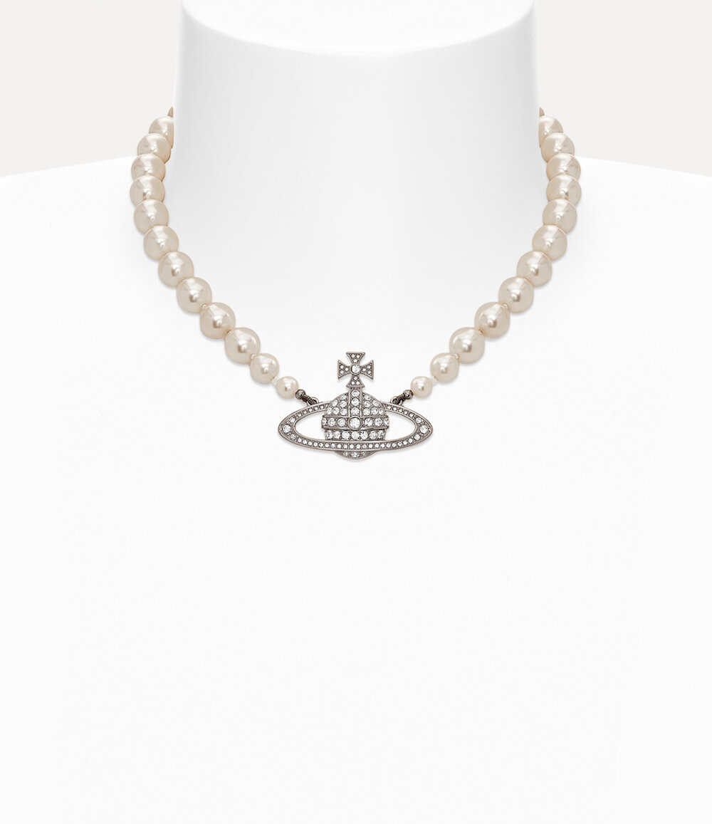 Vivienne Westwood One Row Bas Relief Pearl Choker in Platinum Cream Crystal