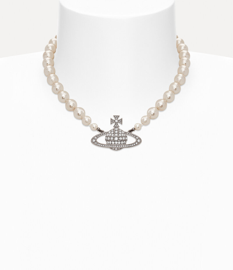 Vivienne Westwood One Row Bas Relief Pearl Choker in Platinum Cream Crystal